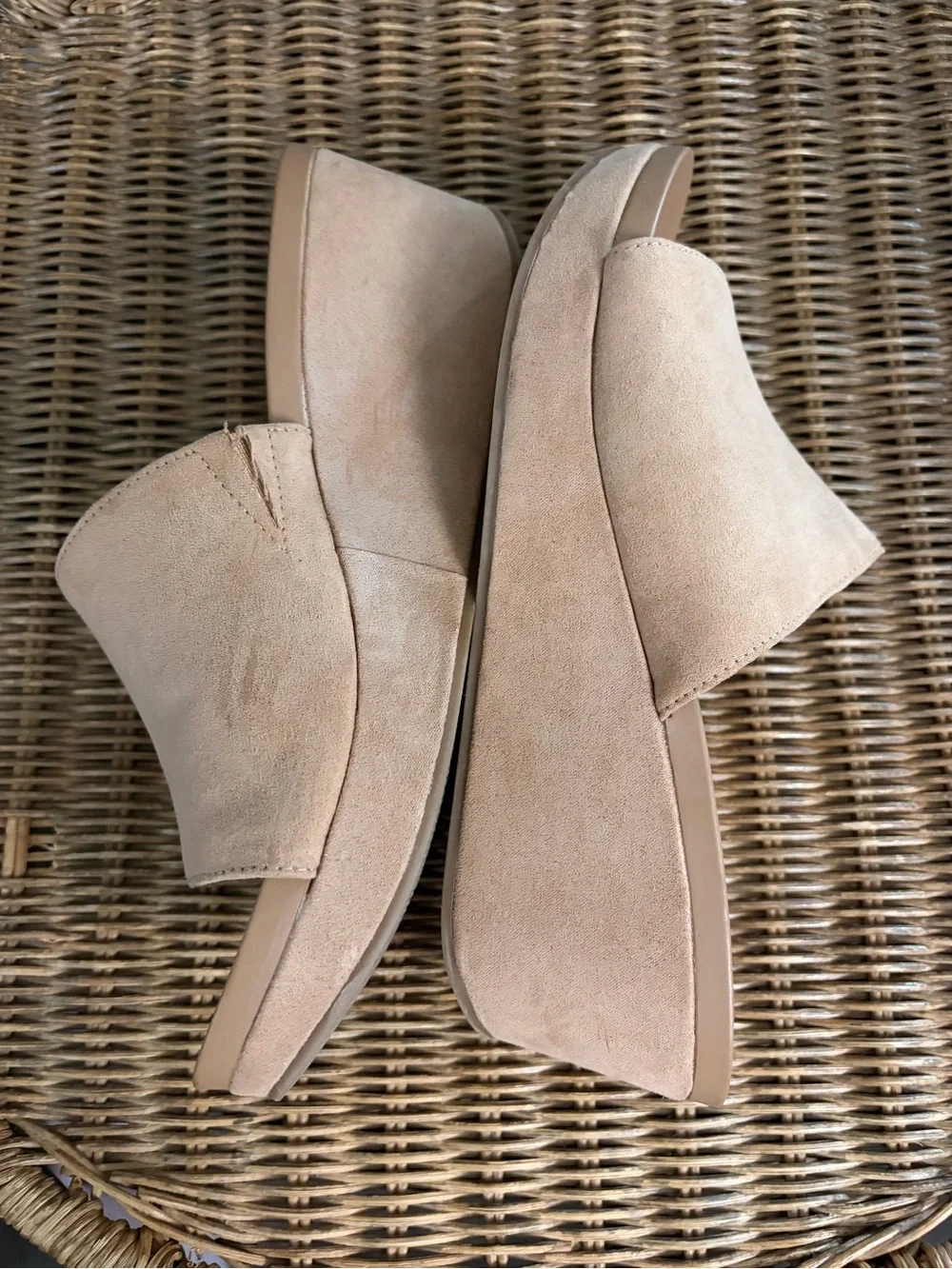 Carlos by Carlos Santana Sandals Sz 9 Suede Wedge Sandals Beige